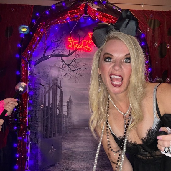 - KELLY IS LIVE!!! BAGS, WALLETS, BEAUTY - Picture 5 of 5